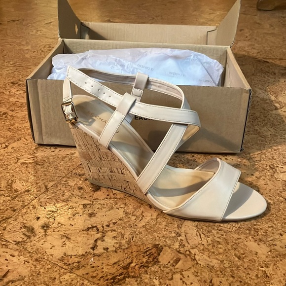 Brand new in box! Le chateau wedge heel - Picture 1 of 4